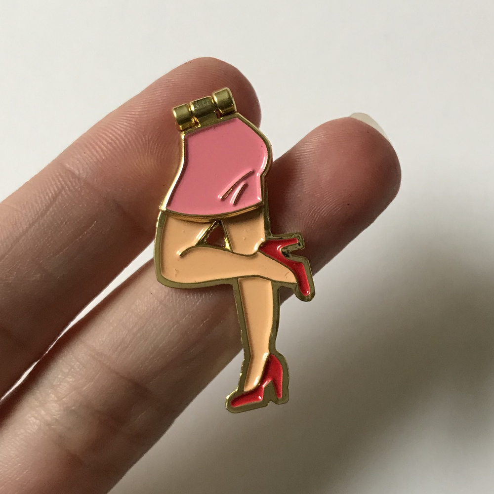 Lady Skirt Liftable Pin